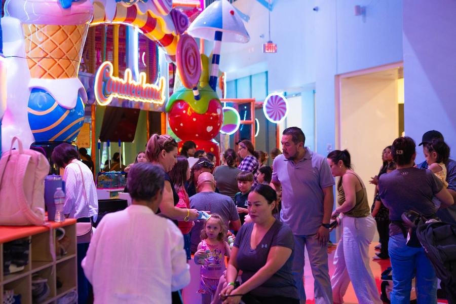 Candy-themed entrance of Candeeland El Centro